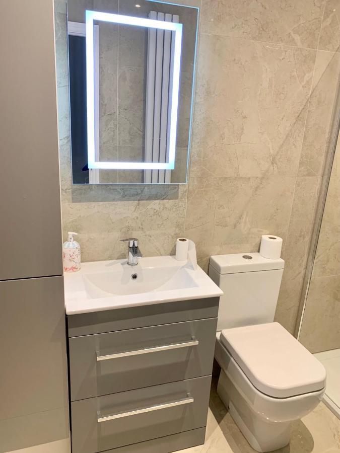 Modern 2 Bedroom Apartment With Private Garden Near Canary Wharf Londyn Zewnętrze zdjęcie