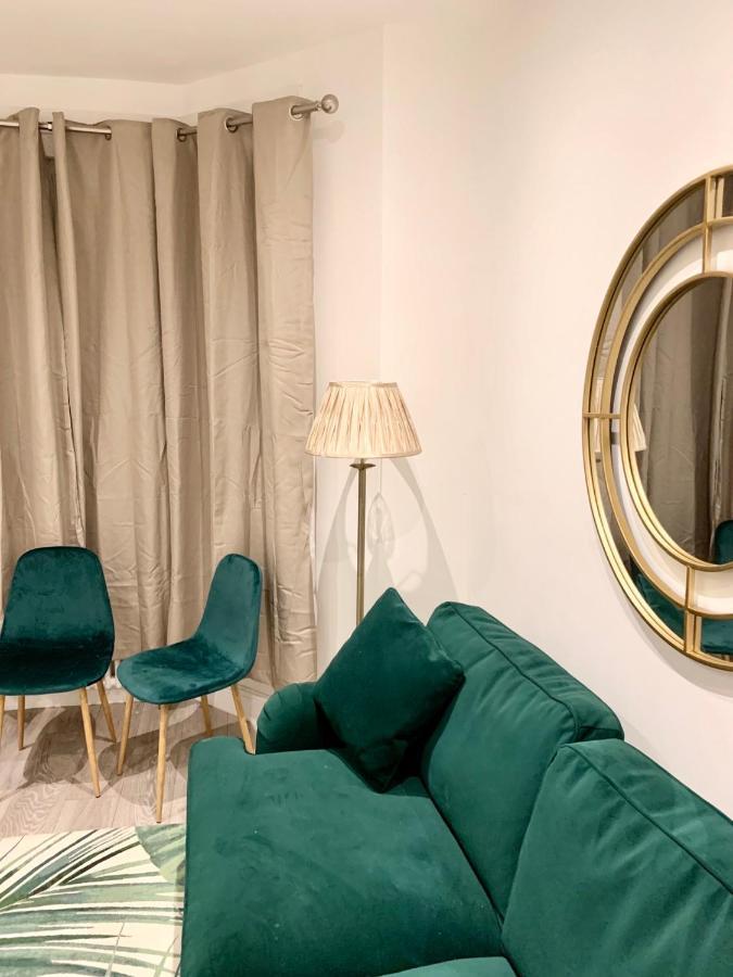 Modern 2 Bedroom Apartment With Private Garden Near Canary Wharf Londyn Zewnętrze zdjęcie