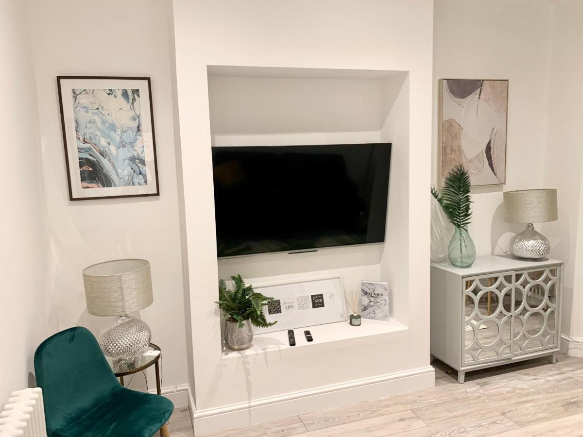 Modern 2 Bedroom Apartment With Private Garden Near Canary Wharf Londyn Zewnętrze zdjęcie